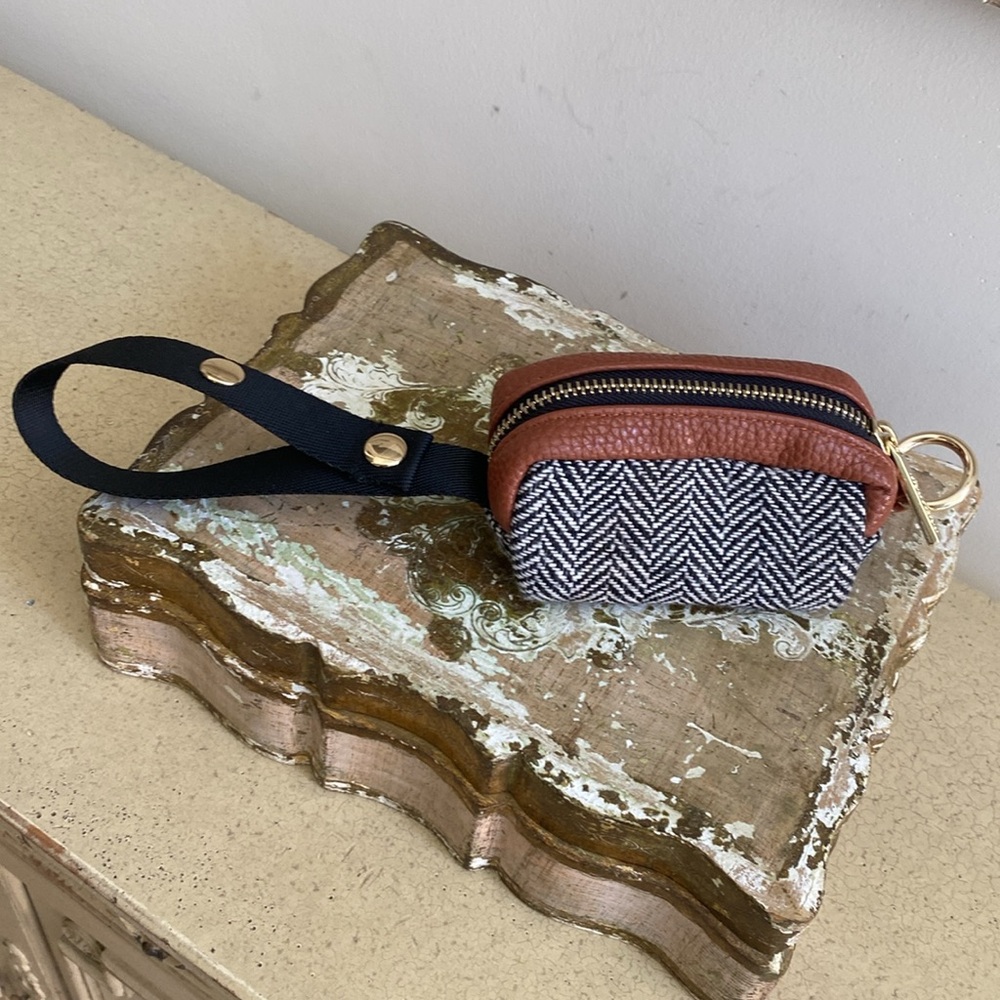 itzy ritzy Black & Brown Mini Wristlet for Kids - Picture 6 of 12